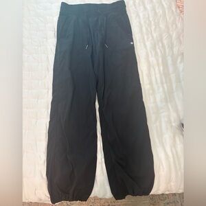 Lululemon Dance studio pant mid rise in black size 6